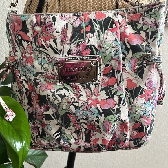 Nicole by Nicole Miller Shoulder Bag/Multicolor Flower Print gently - Picture 3 of 11